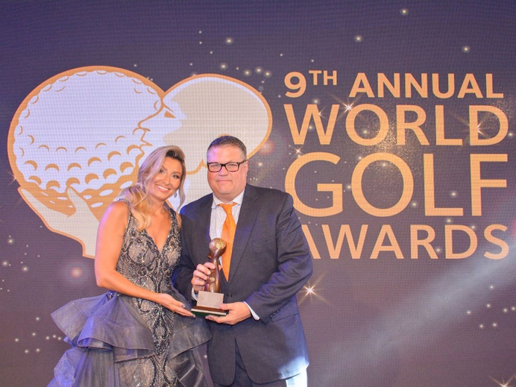 couple posing for an award at the 9th annual World Golf Awards