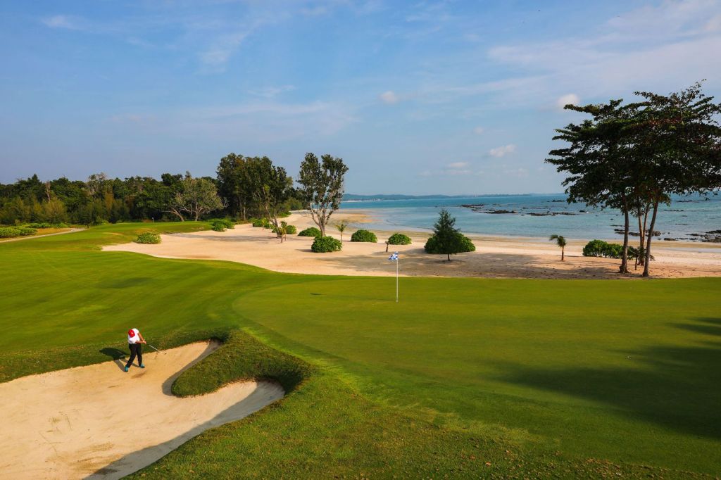 fairway next to the beach