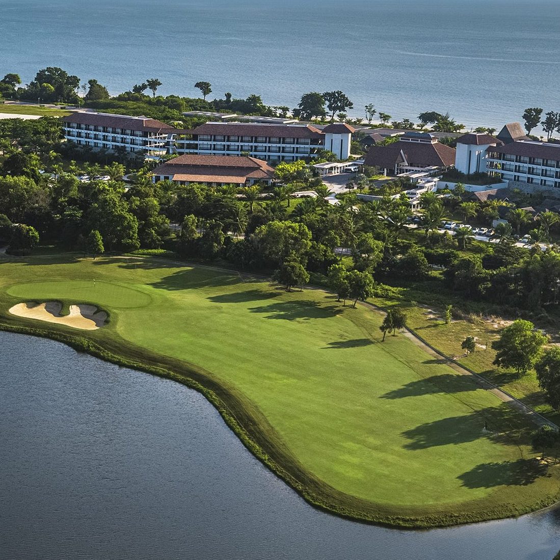 Immerse yourself in golf luxury with The Els Club Desaru Coast Stay & Play Packages. Unwind in style, play exceptional rounds, and create lasting memories.
